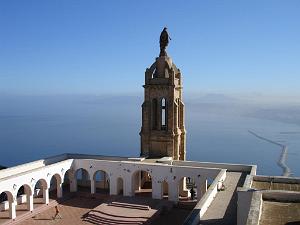 ORAN 10 2005 021 SANTA CRUZ ET DANS LA BRUME LA MONTAGNE DES LIONS